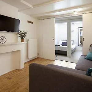 Bed & Breakfast Cosy Right In The Center With Airco!